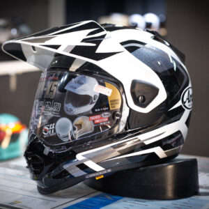 หมวกกันน็อค ARAI รุ่น TOUR-X5 ลาย DISCOVERY White