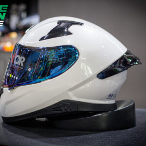 หมวกกันน็อค AXOR รุ่น Apex สี White