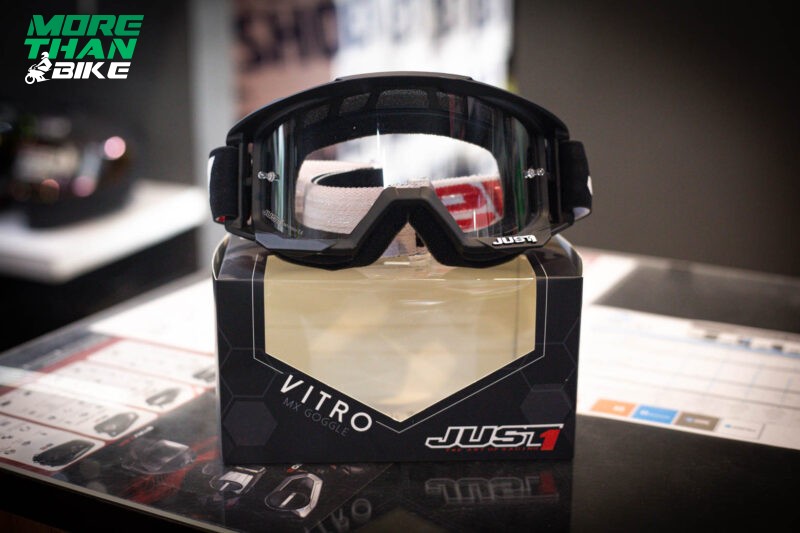 just1-goggle-vitro-solid-black-2