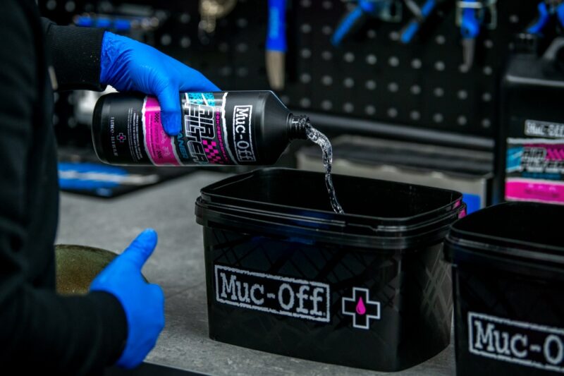 muc-off-air-filter-cleaner-3