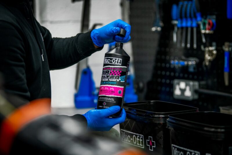 muc-off-air-filter-cleaner-4