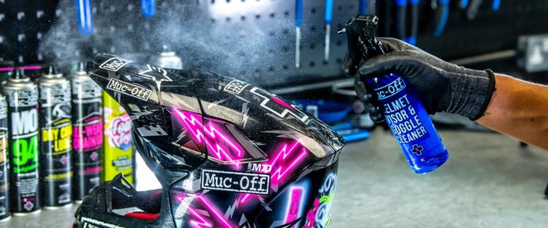 muc-off-helmet-visor-goggle-cleaner-3