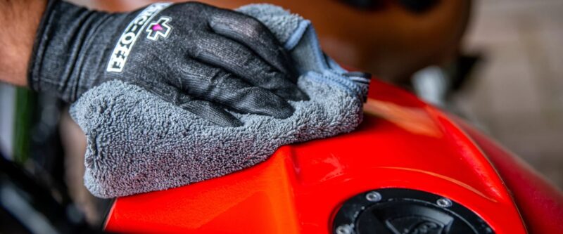 muc-off-luxury-microfibre-polishing-cloth-3