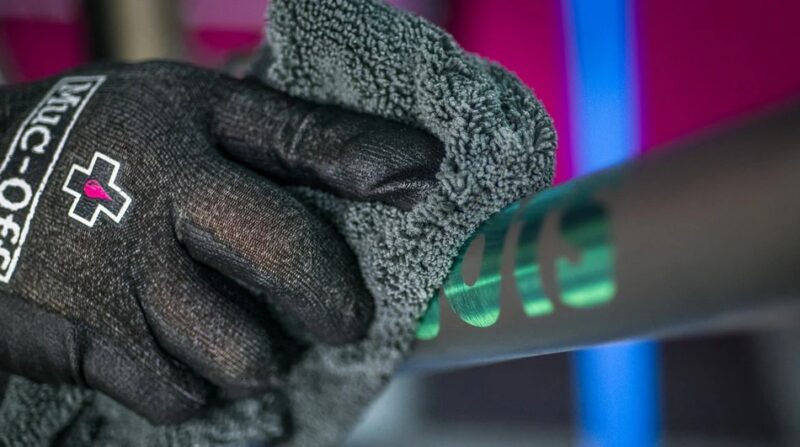 muc-off-luxury-microfibre-polishing-cloth-5