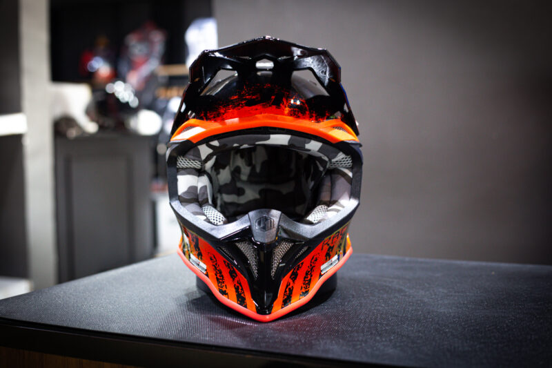shark-j39-storm-black-orange-sand-gloss-1-2
