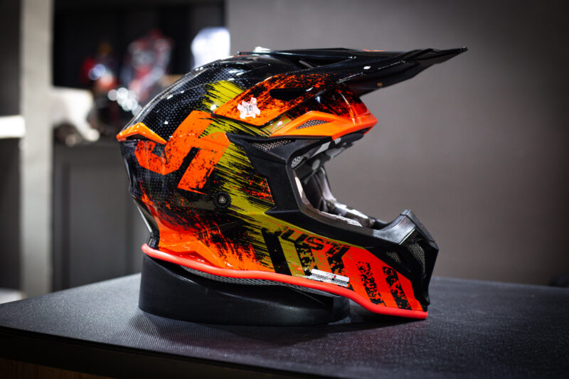 shark-j39-storm-black-orange-sand-gloss-1-3