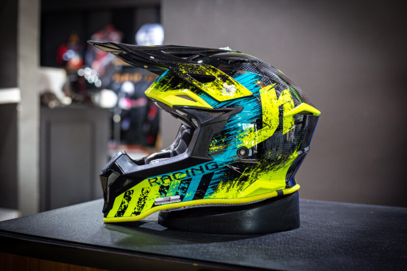 shark-j39-storm-black-yellow-fluo-blue-gloss-1