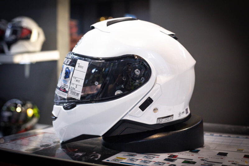 shoei-neotec2-white-3