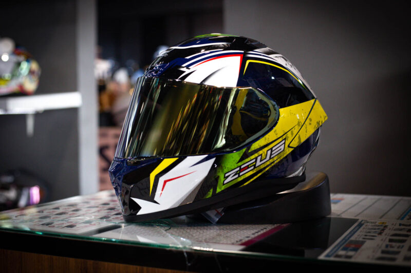 zeus-zs-826-blue-yellow-2