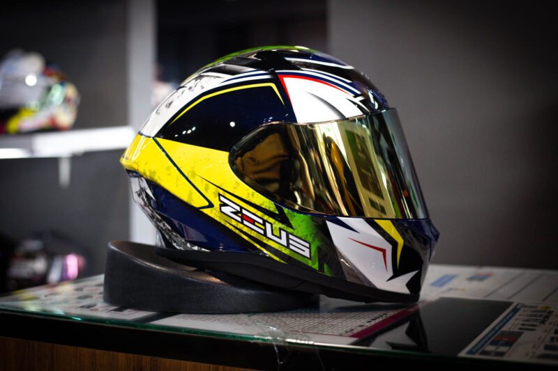 zeus-zs-826-blue-yellow-4
