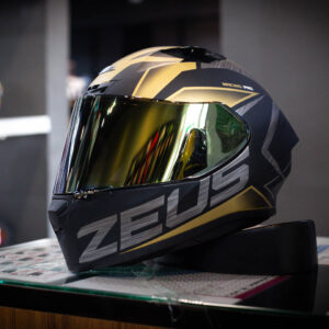 หมวกกันน็อค Zeus รุ่น ZS-826 Sonic Matt Black/Gold