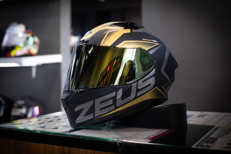 zeus-zs-826--matt-black-gold-1