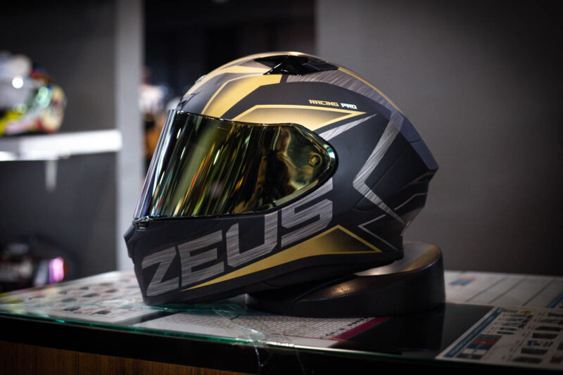 zeus-zs-826--matt-black-gold-2