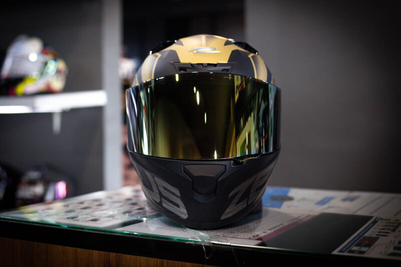 zeus-zs-826--matt-black-gold-3