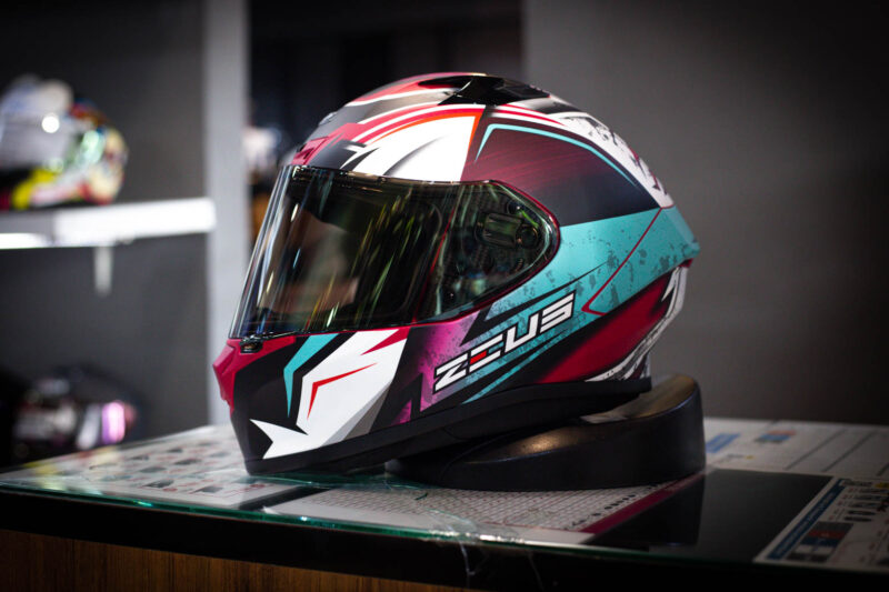 zeus-zs-826-matt-pink-blue-2